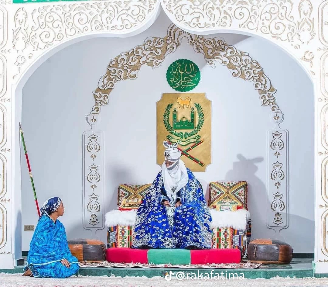 taheerprime__01's tweet photo. Sarkin Kano Sunusi Lamido Sunusi II ✊ together with Giwar Sarkin Kano 👸.
Iyayan Kanawa Baki daya tam https://t.co/kSae36AbPh
