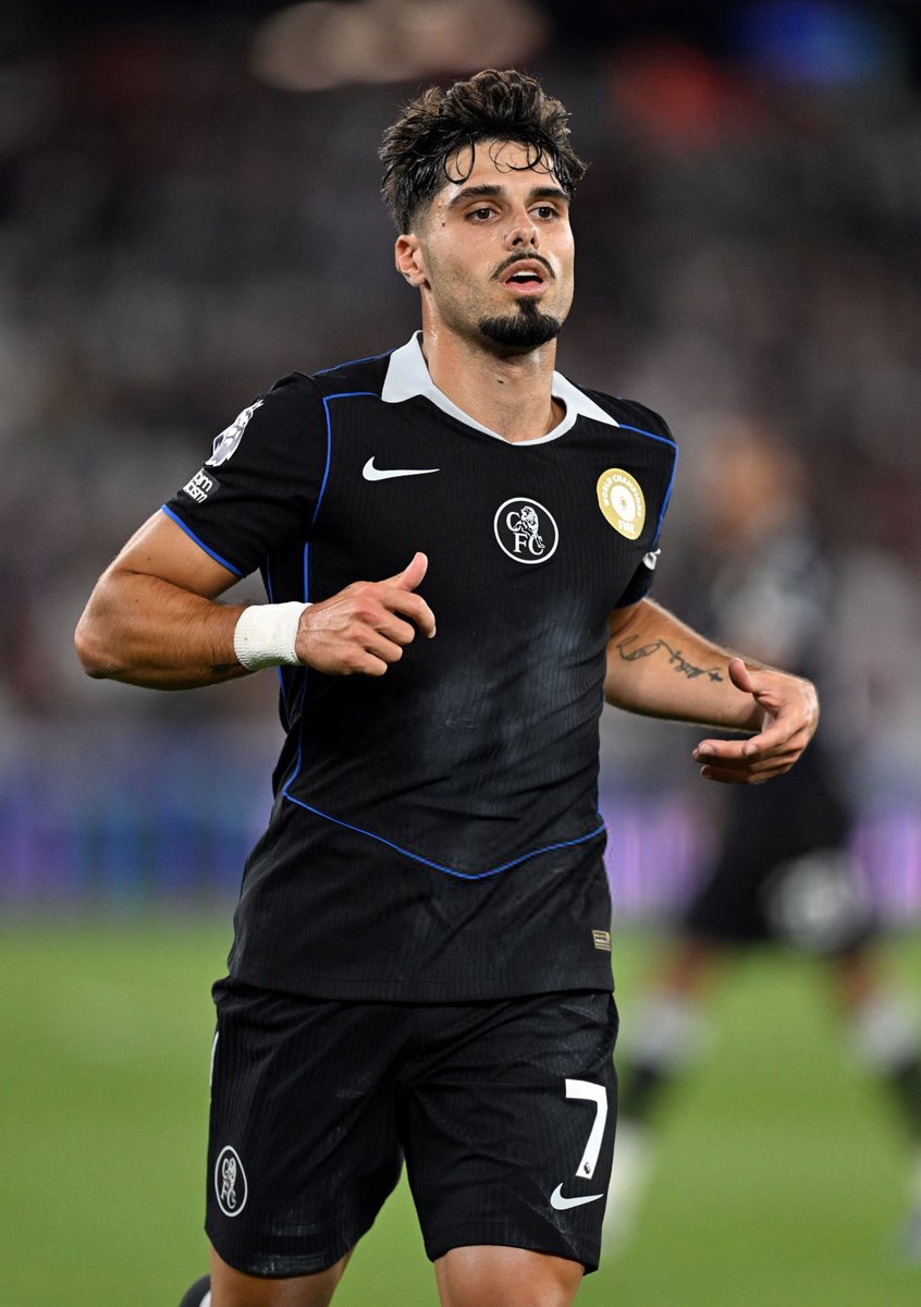 Pedro Neto comes on and immediately terrorises all the hammers defenders with his gravity + pace. 
He should never, ever be compared to the likes of Garnacho / Noni Madueke. 
A lot of yall are casuals and only like aesthetics so I know you won’t get it. 
You just can’t.