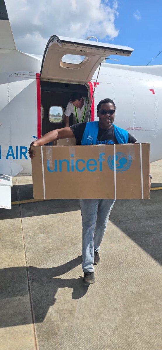UNICEF_Moz's tweet photo. Even in crisis, learning continues. UNICEF teams are delivering education kits to young children and running literacy and numeracy sessions in Child-Friendly Spaces across Gaza — because education cannot wait.
#EducationCannotStop #UNICEF #ChildrenFirst https://t.co/HCgD63bLOd