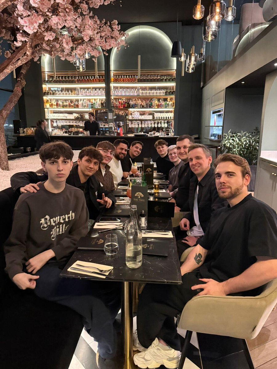 Calm little pre-SI dinner 🤙