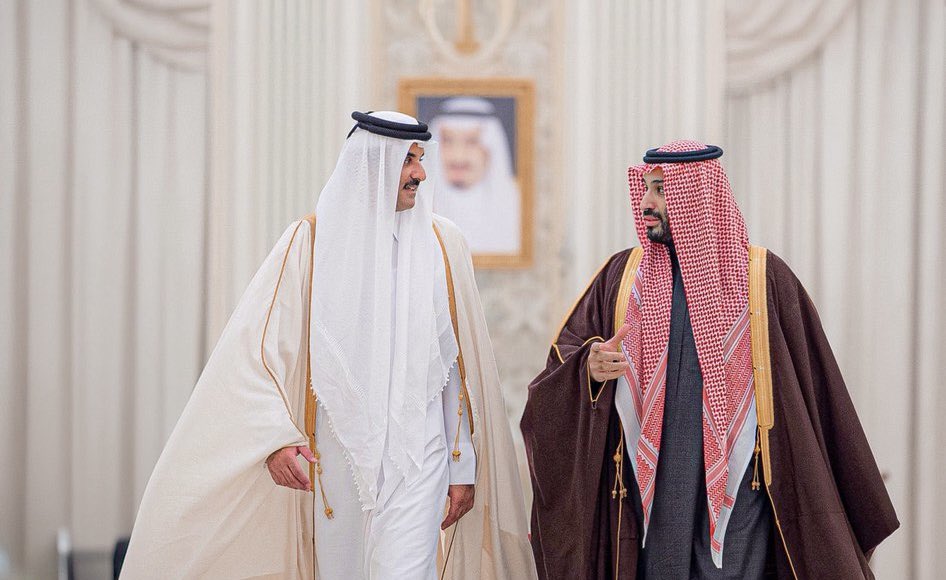 عزنا الله واصطفى للمرجله مجد وشهامه
البشوت  اللي  بعد  ربي  ترد  الشر  عنّا

ما بعد هامة تميم وهامة محمد .. زعامه
ماسكين الشرق الاوسط بأكمله منّا ومنّا

🇶🇦🇸🇦