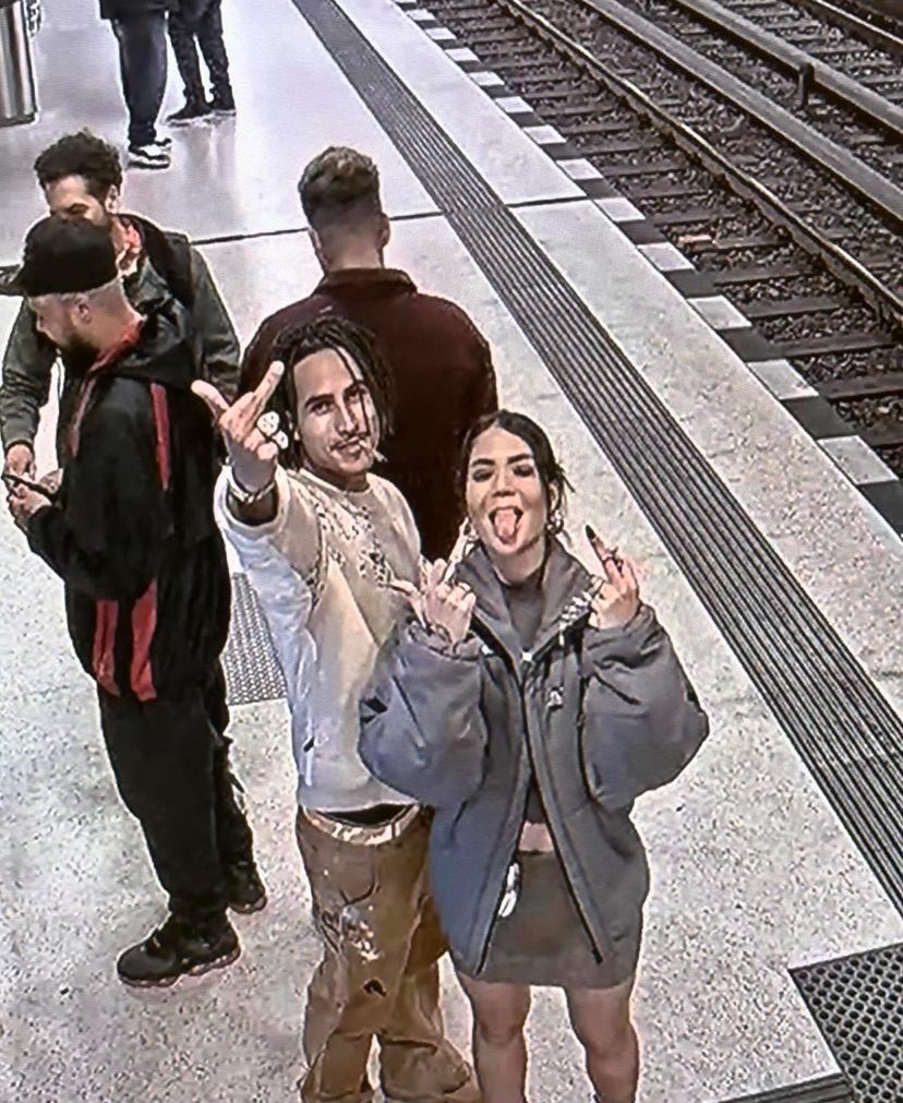 canabisbrasil's tweet photo. 🚨 VEJA: Matue é flagrado fumando maconha em estação de trem. https://t.co/Suz4KbbRlm