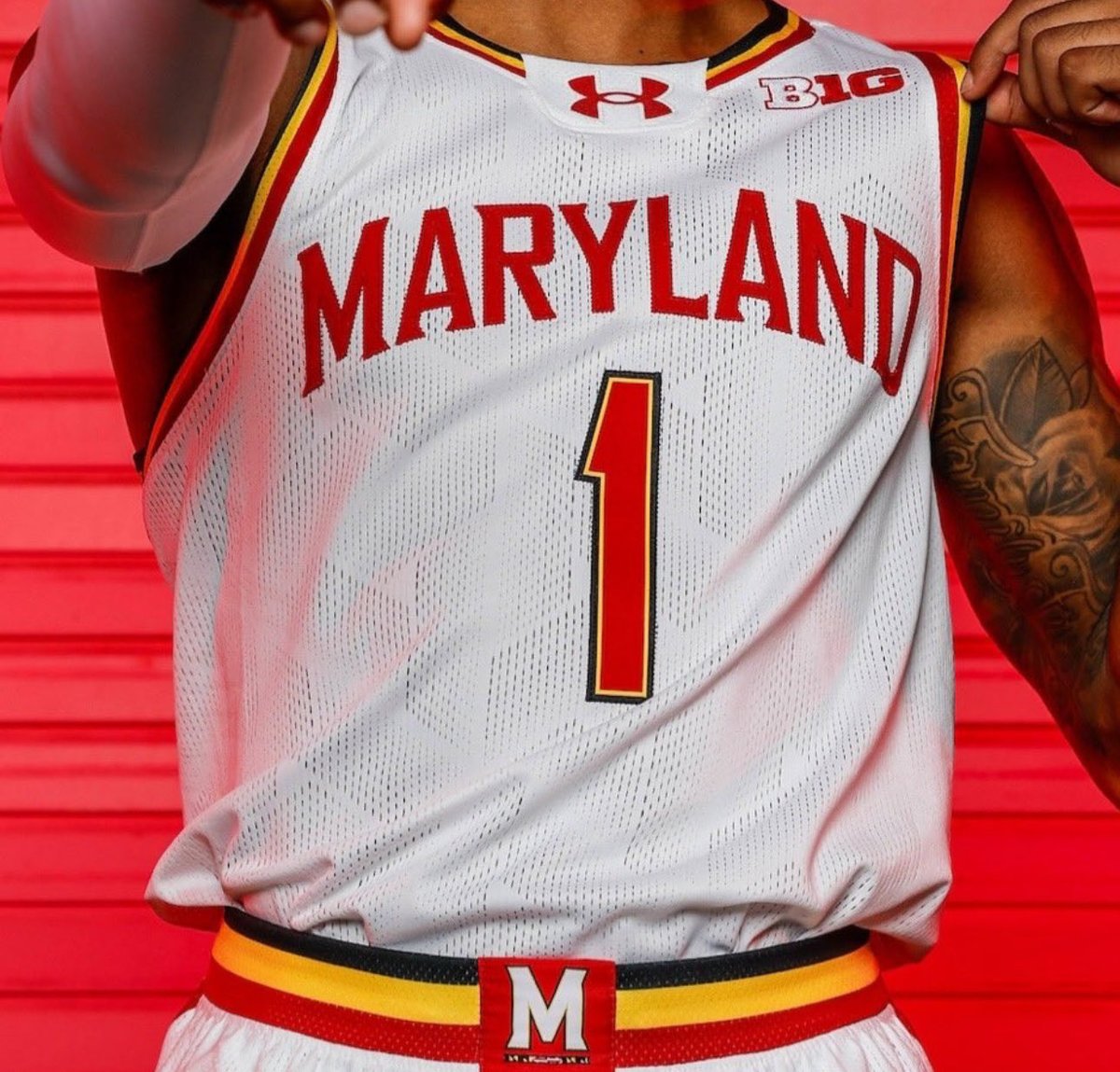 WilmorecatTim's tweet photo. Why is @LouisvilleMBB wearing @TerrapinHoops jerseys today?? https://t.co/hTNIGQCHbI