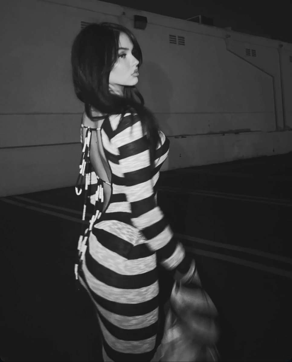 mjsfang's tweet photo. maggie lindemann is literally allergic to not serving https://t.co/afD79Bc3yp