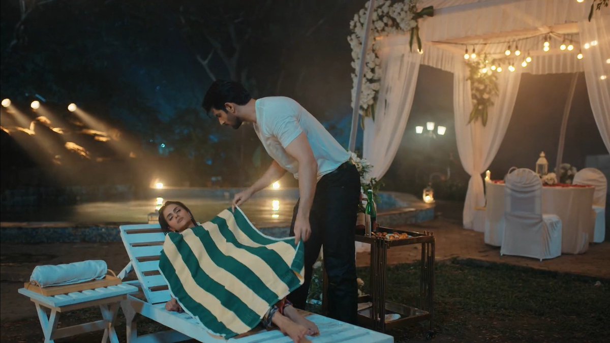 Just Aryaman Suri being a true gentleman after spiking her drink😋😂
#NamikPaul 
#Naagin7