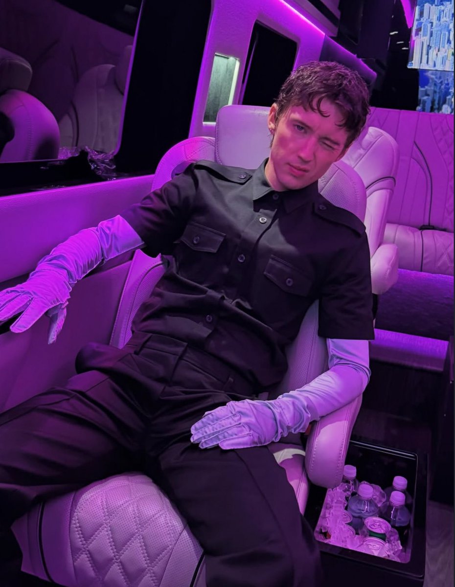 Troye Sivan Updates tweet media