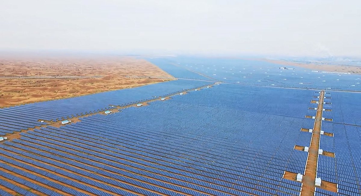xiaomustock's tweet photo. @elonmusk The "Blue Ocean" in the Tengger Desert. 🌊 China's massive solar farm is turning the sun into power and the desert into a future-ready energy hub. https://t.co/kxeLWiYpBt