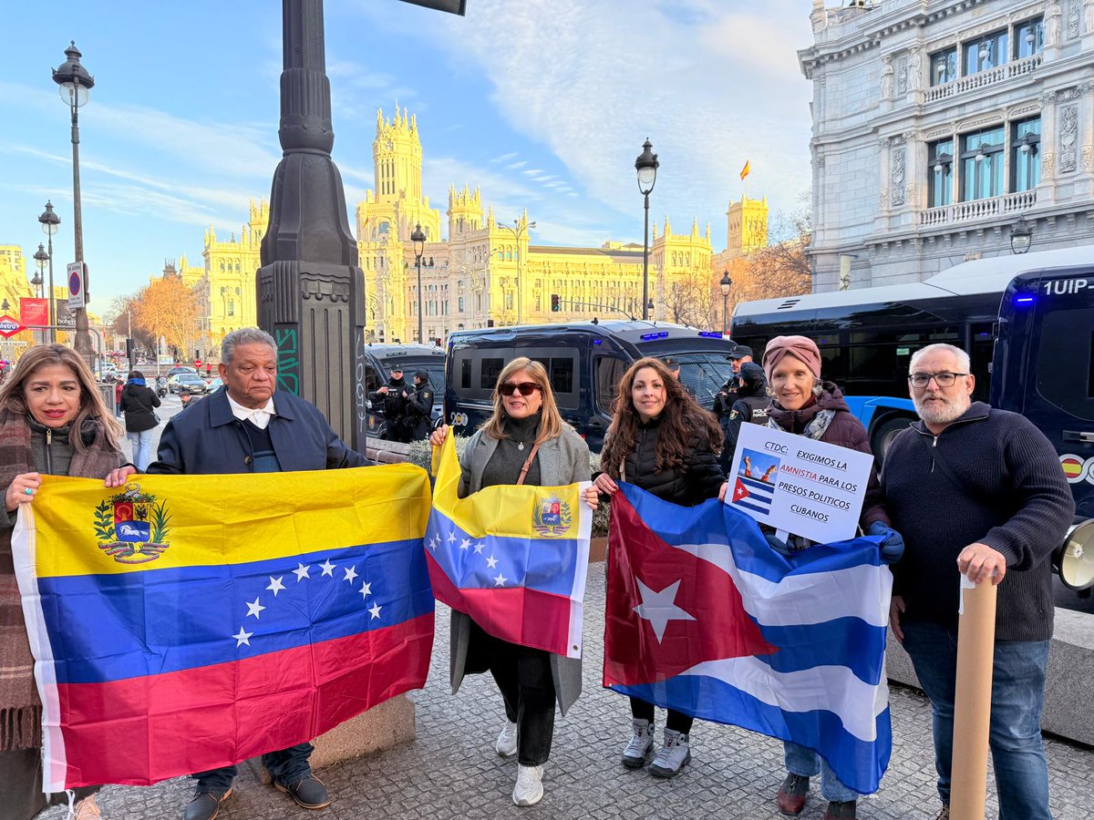 ELL. Elena Larrinaga tweet media