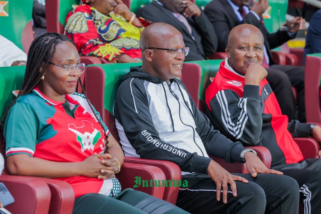 kanyamune's tweet photo. Le Président du 🇧🇮 S.E @GeneralNeva a officiellement inauguré le #StadeIntwari.
Cet événement marque une étape majeure pour le dévelopt du football et des sports au #Burundi.
La cérémonie a réuni les dirigeants de la FFB, des représentants de la FIFA et d’autres hautes autorités. https://t.co/dUpLsefkEd