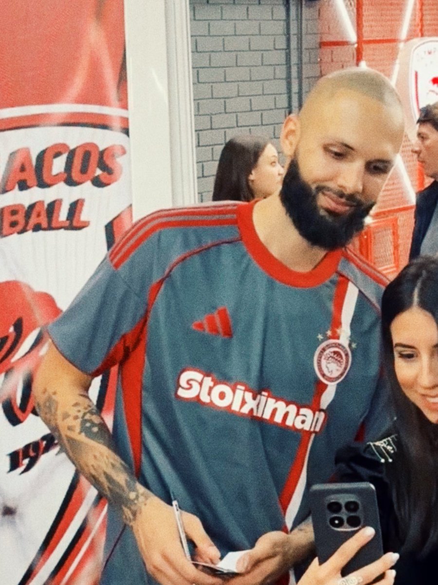 Red Duckling tweet media