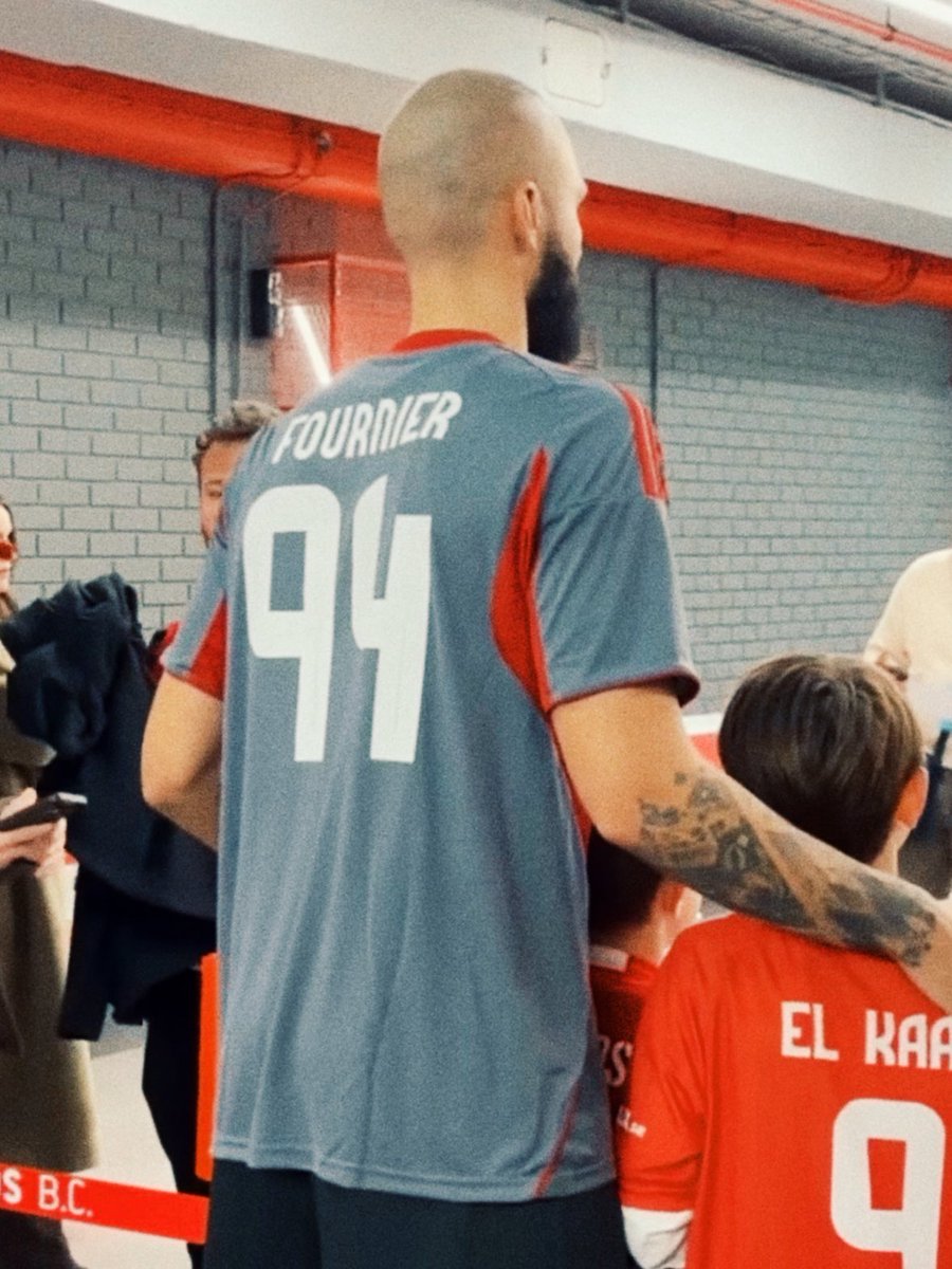 Red Duckling tweet media