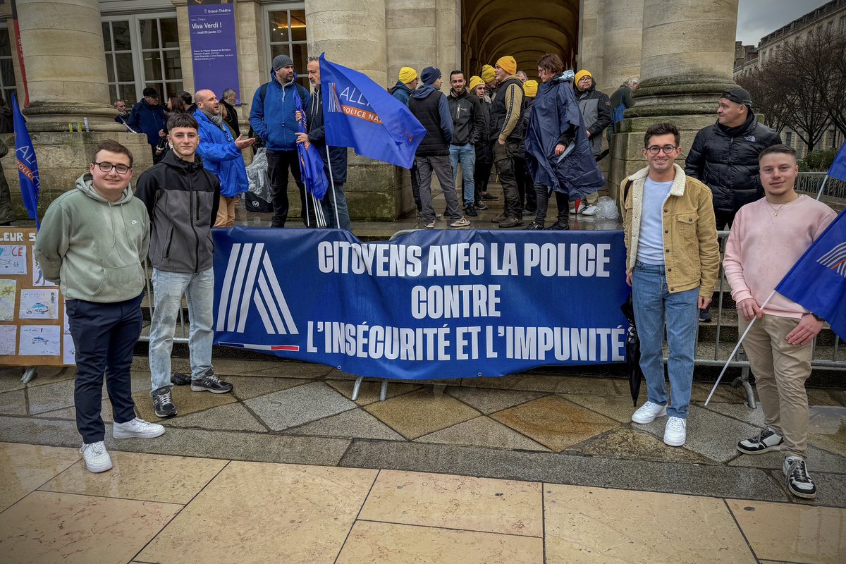 👮🏻‍♂️ Le <a href="/RNJ_47off/">RNJ Lot-et-Garonne</a> était présent aujourd’hui à Bordeaux 🇫🇷

Aux côtés de nos policiers, pour leur apporter un soutien clair et déterminé face à des conditions de travail difficiles et à un manque de moyens inacceptable.