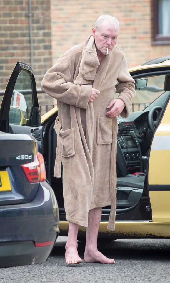<a href="/metgalacrave/">📸</a> Paul Gascoigne in Housecoat.
