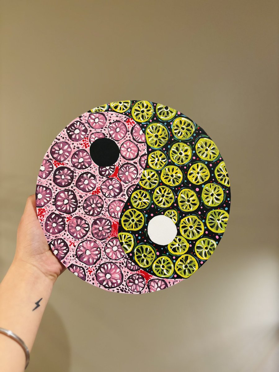 mishadalal's tweet photo. Back to painting after a hiatus🎨

Path Yin Yang — depicting colonic morphology on H&amp;E alongside corresponding features under fluorescent immunofluorescence.

#PathArt #pathology #medillustration #MedTwitter https://t.co/xezm0F1puJ