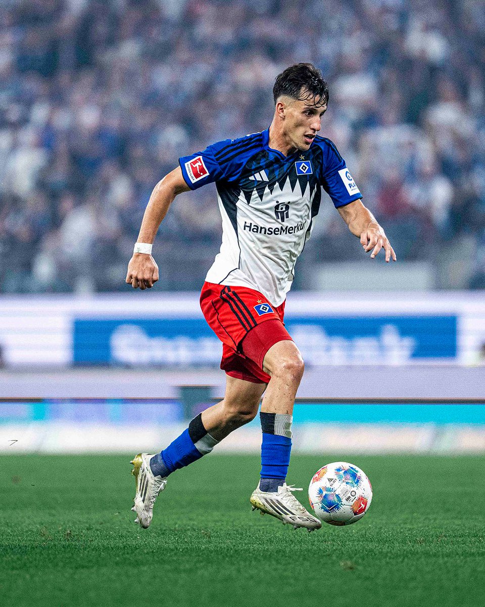 Gazpachen's tweet image. Nico Capaldo hoy fue un caudillo ante FC Bayern.

El capitán del HSV hoy jugó como se deben jugar estos partidos: con todo. 6 duelos ganados de 8, 3 quites y 3 despejes. Y, encima, se peleó con todos los jugadores de Bayern, sobre todo, con Kimmich. 

Literalmente a lo Boca.