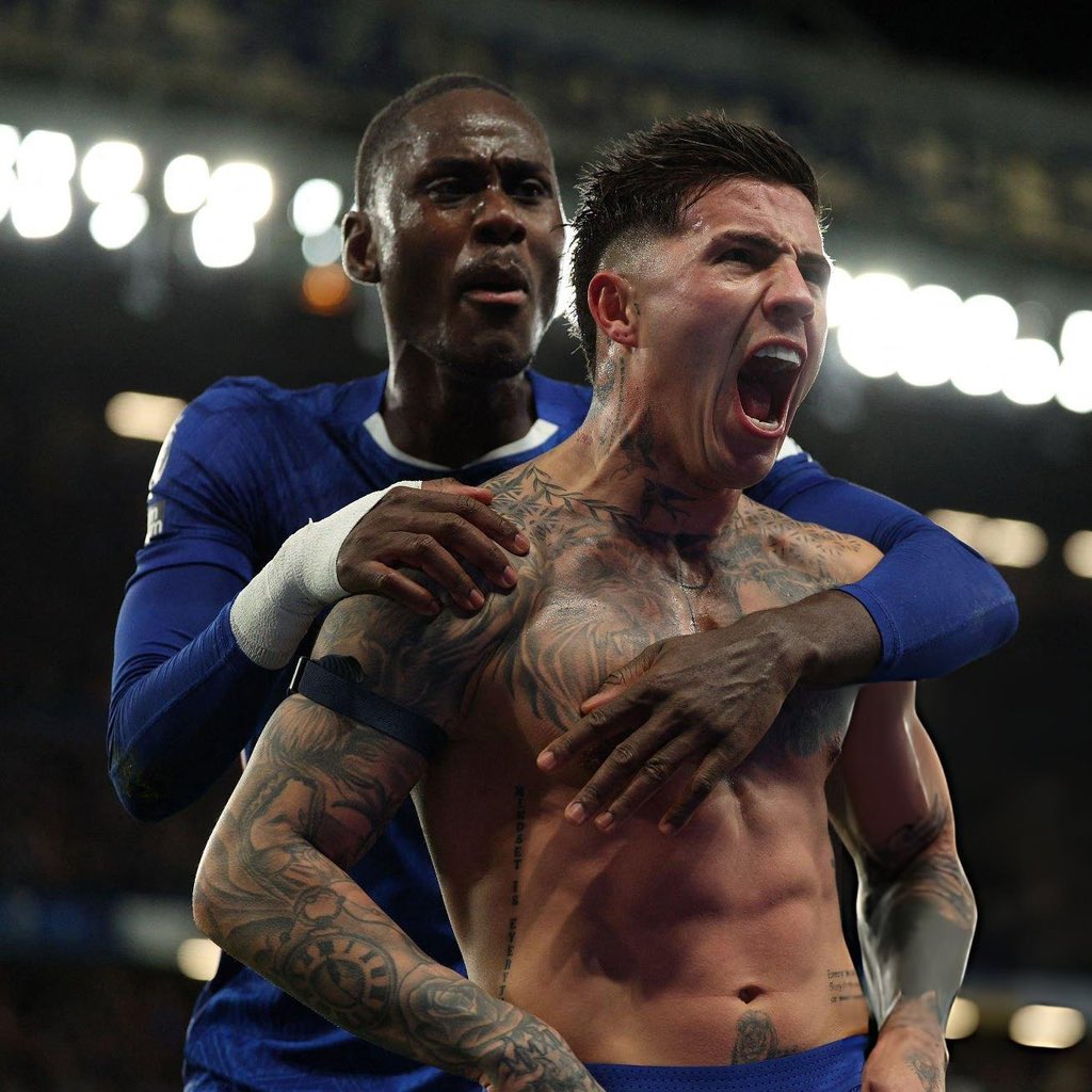 frabigol's tweet photo. Enzo Fernández en Europa con 25 años: CAPITÁN del CHELSEA y CAMPEÓN del MUNDO siendo FIGURA.

El momento más iconico de Riquelme en Europa: Errar un penal clave y que le peguen una patada en el orto a los dos años.

Terminemos esta discusión, basta de comparar al bolita con Enzo. https://t.co/VJUj2t7jZx