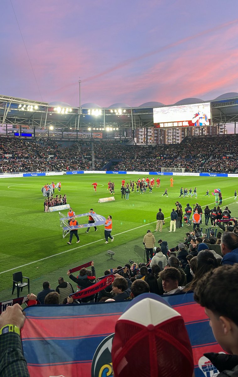 Sensación de empate justo. El <a href="/LevanteUD/">Levante UD</a> más cómodo, pero ha faltado generar más. He echado de menos más conducciones para atraer y dividir. Pero el equipo está muy vivo. Uno de los Atleti más flojos que he visto nunca, btw.