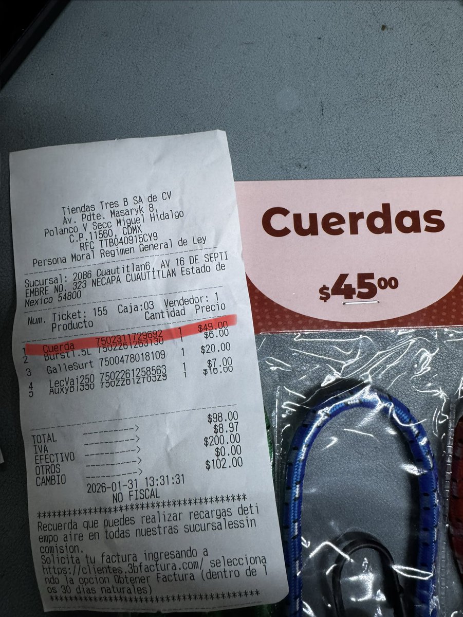 Danielitzin's tweet photo. Hola @Tiendas3B 
Saben por qué este producto tiene un precio y en caja marcó otro distinto? 
No es mucha la diferencia. Pero no me había pasado esto. https://t.co/rDXl2ux44a