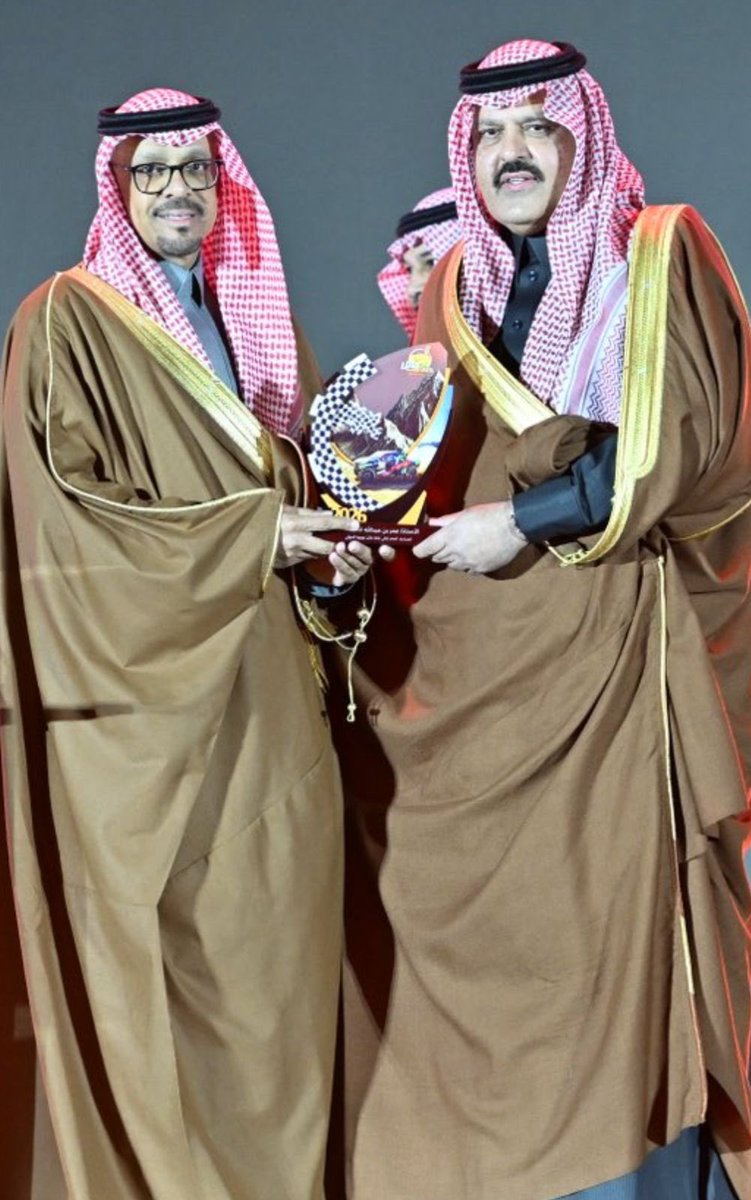 🔴كرم سمو أمير منطقة حائل رئيس مجلس  هيئة تطوير حائل في الحفل الختام لرالي حائل المشرف العام على رالي باها حائل تويوتا الدولي 2026 الرئيس التنفيذي لـ  هيئة تطوير حائل سعادة الأستاذ / عمر بن عبد الله آل عبدالجبار على جهوده المبذولة في إنجاح الرالي …  #صحيفة_عين_الحقيقة