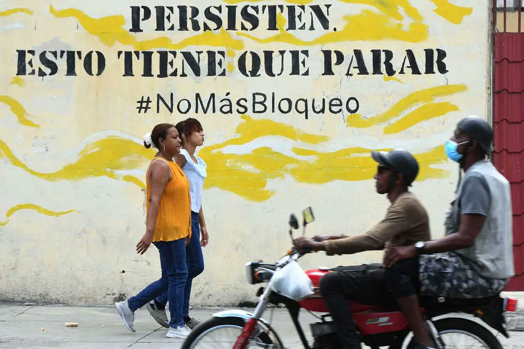 OmarValinoCedre's tweet photo. Pregunta clave para desnudar la mentira, el descaro y el cinismo imperial de esos nefastos personajes que gobiernan USA.

¿Cómo es posible que una nación presentada como colapsada sea descrita simultáneamente como un peligro estratégico que justificaría mecanismos de excepción? https://t.co/B4nNV2Hh2b