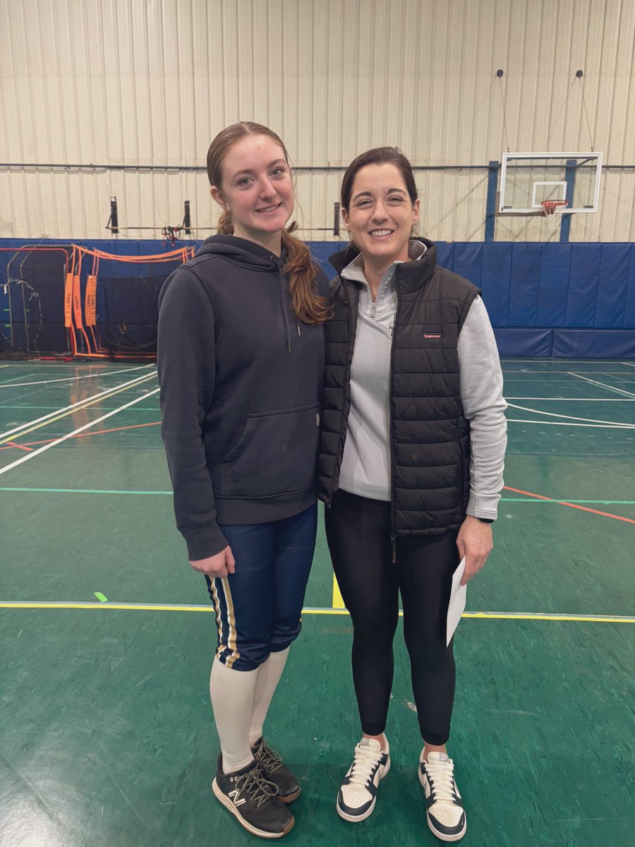 EllaLoDestro's tweet photo. Thank you @HurstSoftball for hosting a great camp! I really enjoyed learning from your players and coaches 🥎 https://t.co/3JXYA2rBha