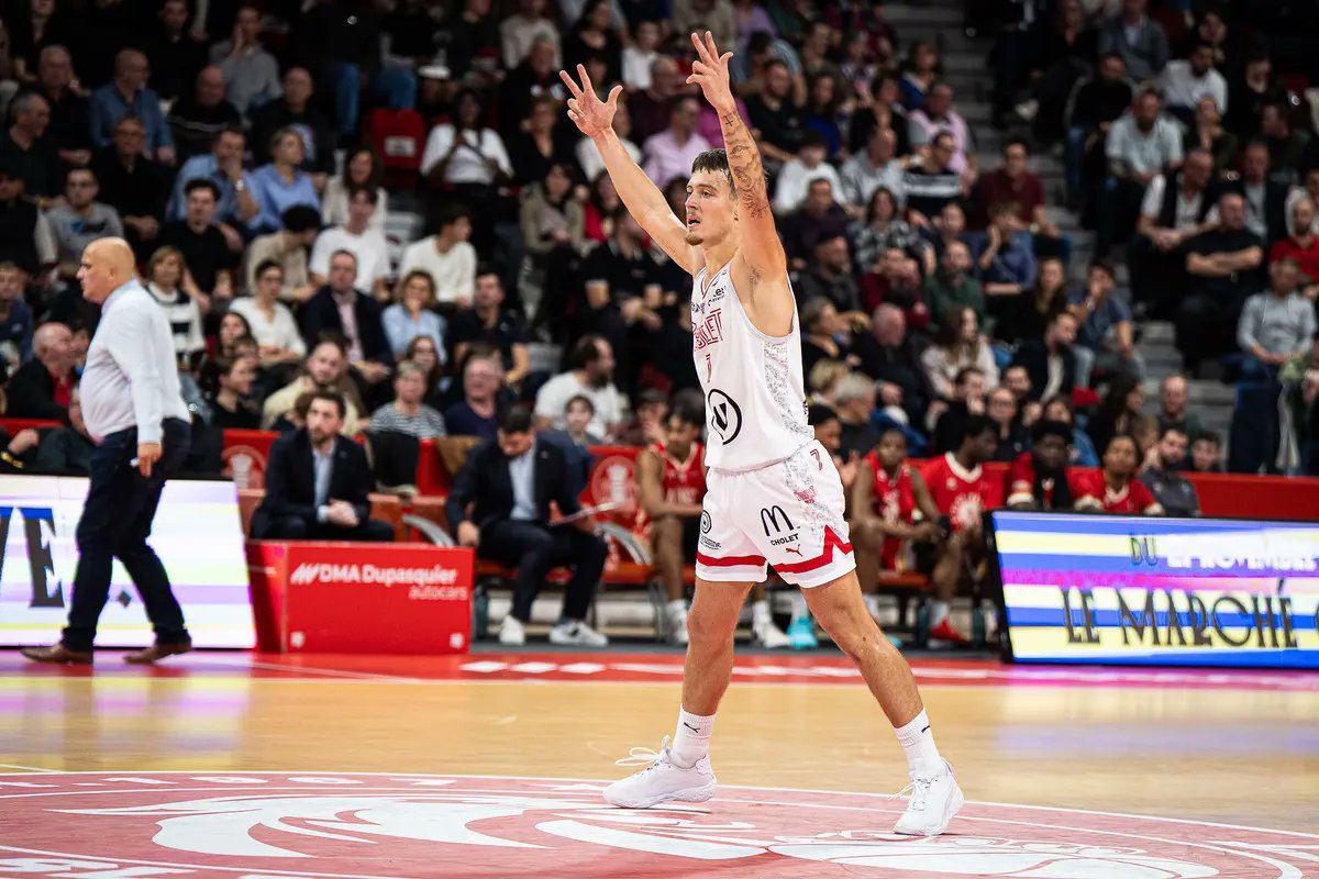 💪 Cholet arrache la victoire contre Bourg avec un énorme Nathan De Sousa !

⚓ Gravelines enfonce Nancy en Lorraine, pendant que Nanterre s'impose après un départ canon contre Chalon !

📰 Retour sur le multiplex de la 18e journée de #BetclicÉLITE :
→bebasket.fr/cholet-arrache…