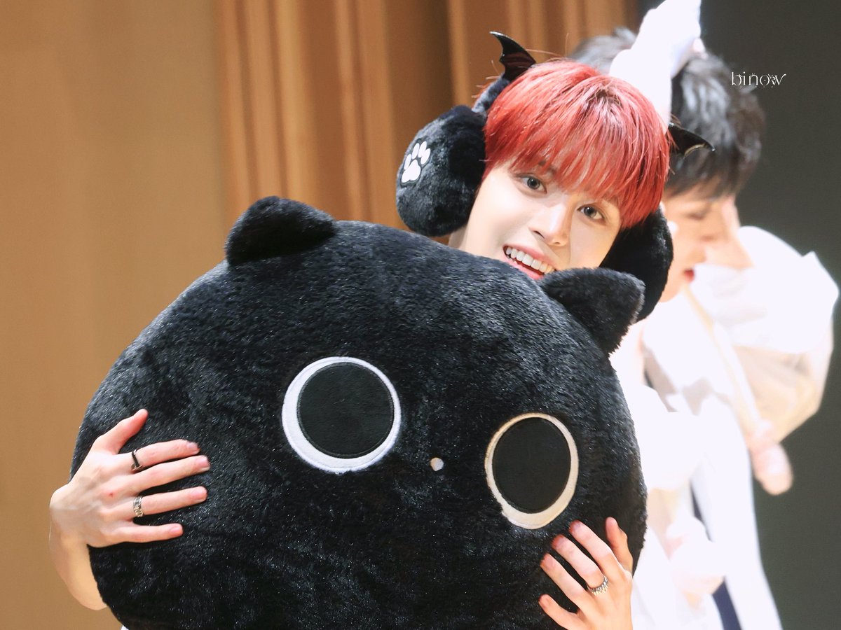 binow0831's tweet photo. 251205

#현빈 #HYEONBIN #ヒョンビン #NOWZ #나우즈 https://t.co/HLsHVRulCG