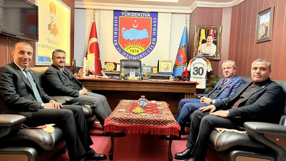 📍 Yüksekova

✅ Şoförler ve Otomobilciler Esnaf Odası Ziyareti

Genel Merkez İl Koordinatörümüz Sn. <a href="/byildiz63/">Bahattin Yıldız 🇹🇷</a>, İlçe Başkanımız <a href="/BurhanYASAR30/">Burhan YAŞAR</a> ve teşkilatımızla birlikte;
Yüksekova Şoförler ve Otomobilciler Esnaf Odası Başkanlığına yeniden seçilen kıymetli kardeşimiz Sn. Selami