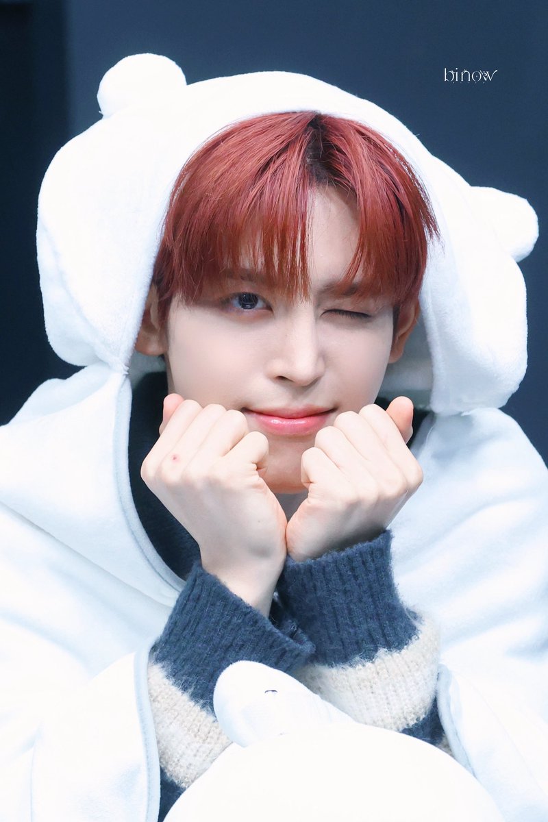 binow0831's tweet photo. 251211

#현빈 #HYEONBIN #ヒョンビン #NOWZ #나우즈 https://t.co/EMu3EekPIC