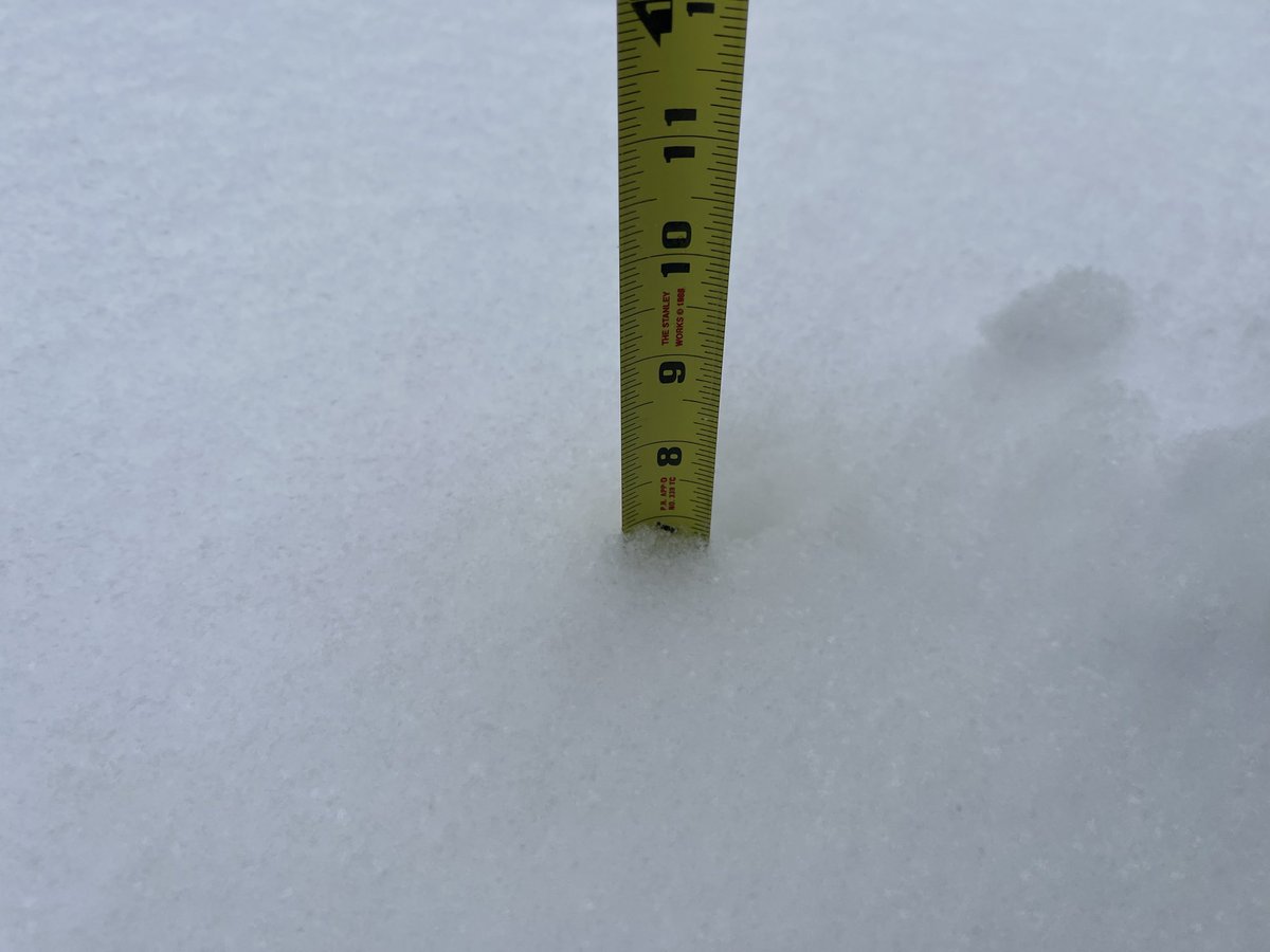 DLKHenderson's tweet photo. @NWSGSP @wxbrad @SCweather_wx @GMengel 
We’re at 7” in downtown Statesville currently. https://t.co/spEIonZYsH