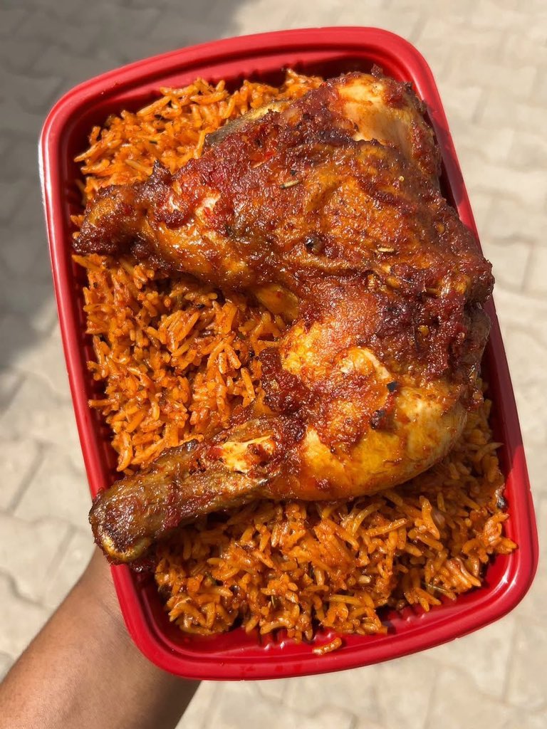 FabsTola's tweet photo. Which drink goes well with Jollof rice  ? https://t.co/vOHeIWtHz3