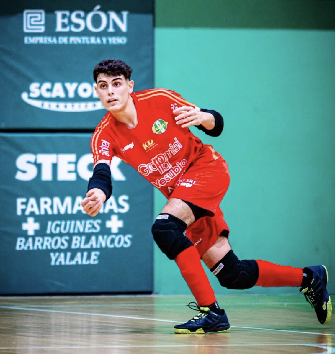 NicoDeLeonOrue's tweet photo. 👋 𝐒𝐚𝐧𝐭𝐢𝐚𝐠𝐨 𝐒𝐜𝐡𝐨𝐥𝐝𝐞𝐫𝐥𝐞 se despide de Urupan luego de estar en el club por 10 años desde formativas.

🔝 Será nuevo arquero de Nacional de cara al Campeonato Uruguayo y Copa Libertadores de Fútbol Sala 

📞 Uno de los mejores goleros del medio local hace años… https://t.co/1RWZ3yB5Lh