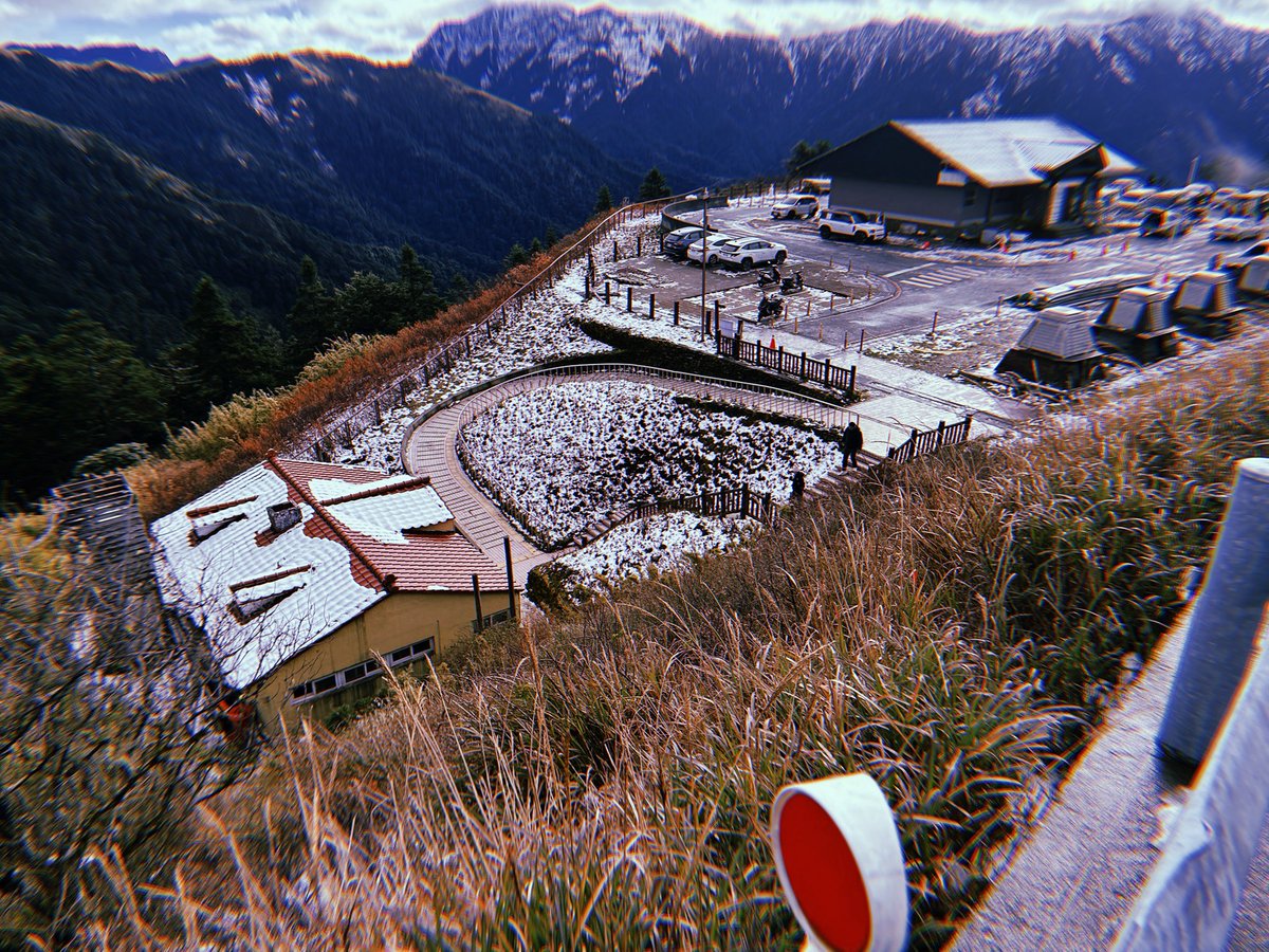 「 忍住，你就贏了 」

真正過得好的人，通常不會主動跑來攻擊你。

他們日子過得踏實，心裡有底，看見別人發光發熱，多半是靜靜欣賞，甚至替你開心。

因為內心已經被滿足填滿，別人的好不會威脅到自己，所以犯不著酸、犯不著去踩一腳。