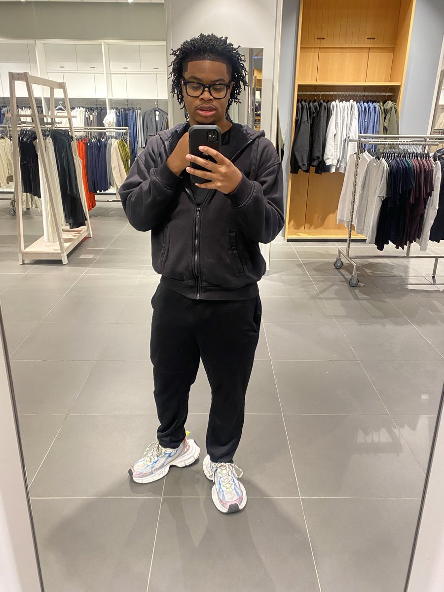 Jay Reads Zones tweet media