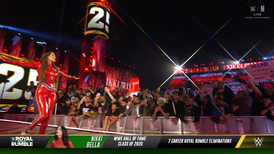 WrestleFeatures's tweet photo. Nikki Bella receives a HUGE POP. https://t.co/2iNg3JJHER