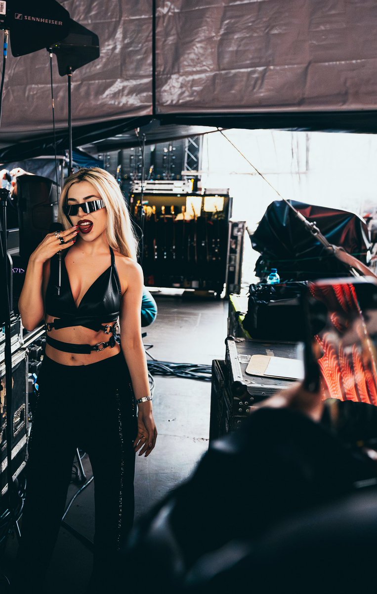 ONLY AVA MAX CONTENT 📁 tweet media