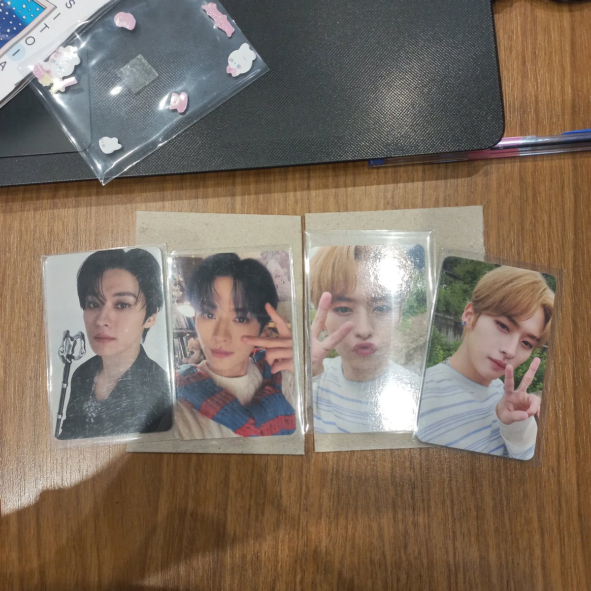 minchanheart's tweet photo. feedback positivo para @changbinmineiro

meus bebês finalmente chegaram, demorou um pouco para serem enviados mas a embalagem foi bem feita, vieram cada um em uma sleeve dentro de uma maior e dois papéis parana. https://t.co/cL3utGfTol