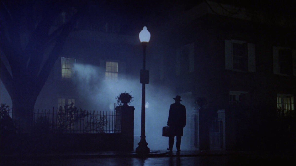 Lenscap's tweet photo. ‘The Exorcist’ (1973)
dir. William Friedkin
dp. Owen Roizman https://t.co/b8FkPDqFRp