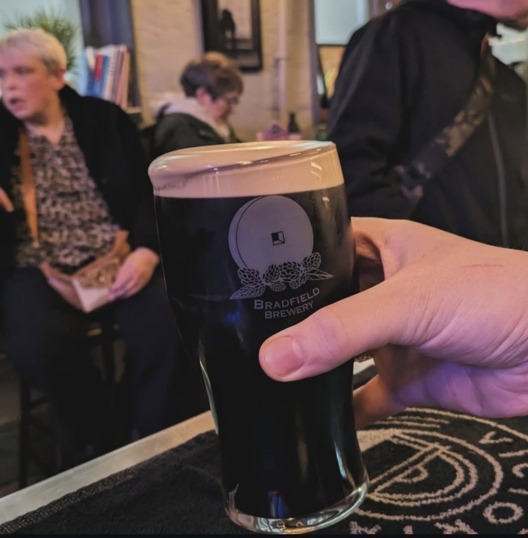 TapVicMCR's tweet photo. @BradfieldBrew Farmers Nitro Stout now pouring!
10/10 - Customers are raving!
"Thats the best pint ive had all day"
"I could have 5 of them"
#splittheB https://t.co/55aWbGLcpv