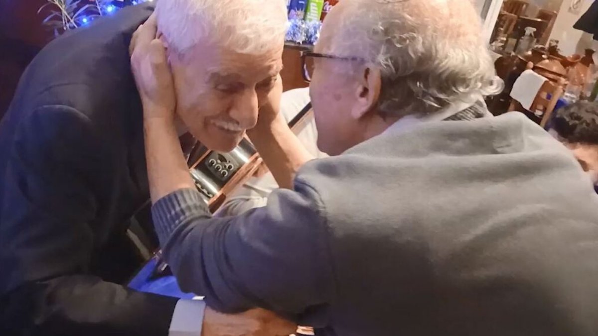 Message de Ferhat Mehenni à Mahman Aït Bachir et à toute sa famille siwel.info/message-de-fer…