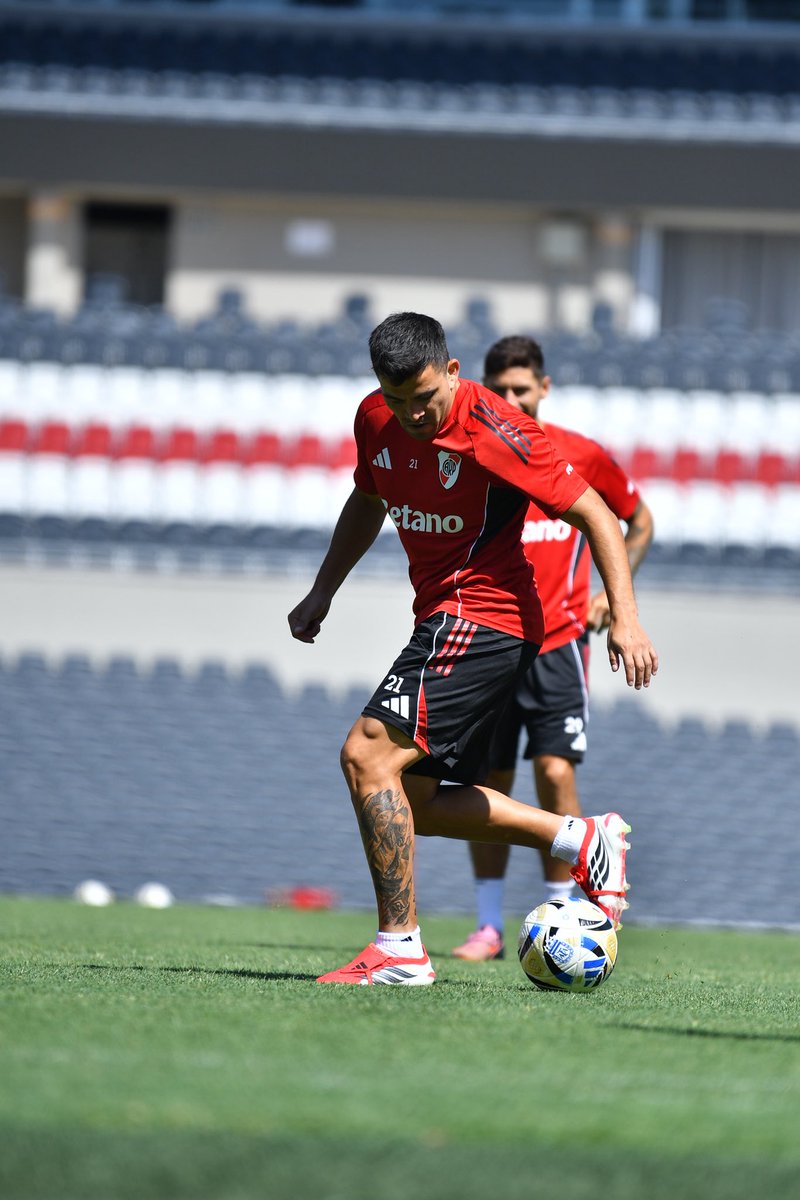 RiverPlate's tweet photo. Listos para mañana 👊⚽️

#VamosRiver 🤍❤️🤍 https://t.co/dNXhrWVnCZ