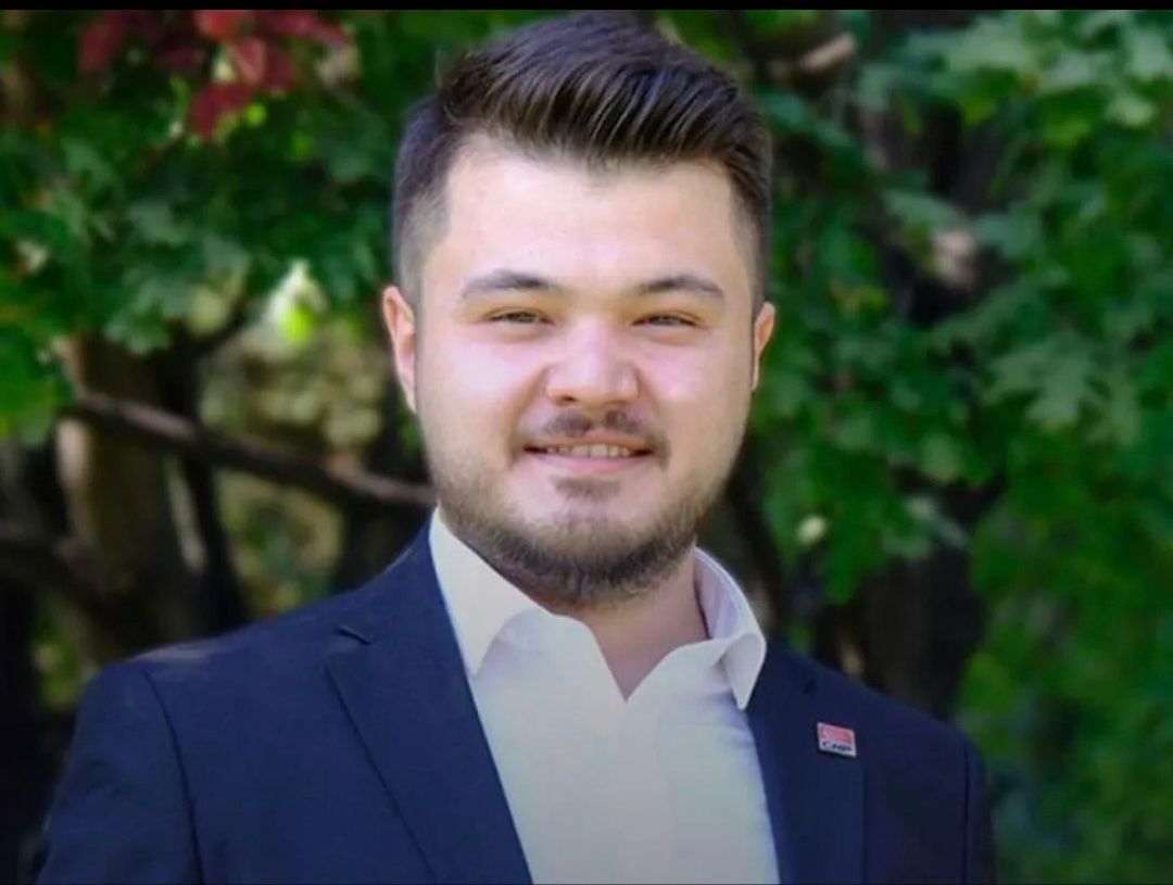 Tepebaşı İlçe Başkanlığı olarak Cumhuriyet Halk Partisi Eskişehir İl Gençlik Kolları Başkanlığı görevine getirilen Av. Anıl Yüksel’i tebrik ediyor, başarılar diliyoruz.
Gençliğin enerjisi ve kararlılığıyla örgütlü mücadelemize güç katacağına inanıyoruz.
#chptepebaşıilçebaşkanlığı