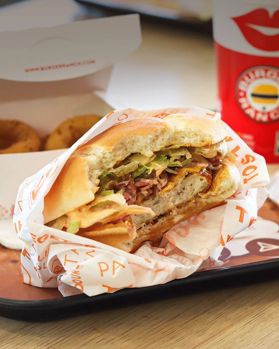 BurgerRanch's tweet photo. Momentos autênticos têm melhor sabor. 🍔🍟
#BurgerRanch #EsteéNosso #ComerParaCrer https://t.co/W3ZDUAAVro