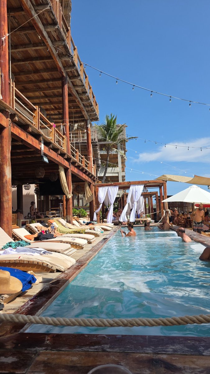 luis97367708's tweet photo. Y que empiece la fiesta #zipolite #zipolitesw #parejasw https://t.co/6rUivaEPcS
