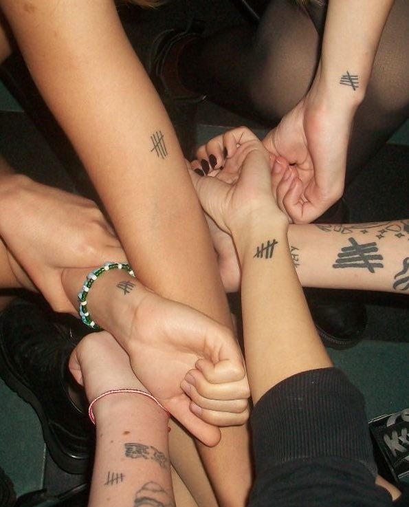 EASenmovistar's tweet image. ¿QUERÉS UNA ENTRADA PARA VER A 5SOS EN ARGENTINA?

Te presentamos Everyone’s a Star en el Movistar, una cuenta creada por y para fans! Así nadie se queda sin su entrada⭐️

Vamos a estar organizando rifas para sortear entradas y ayudar a que hagan sold out, ¡estén atentos!