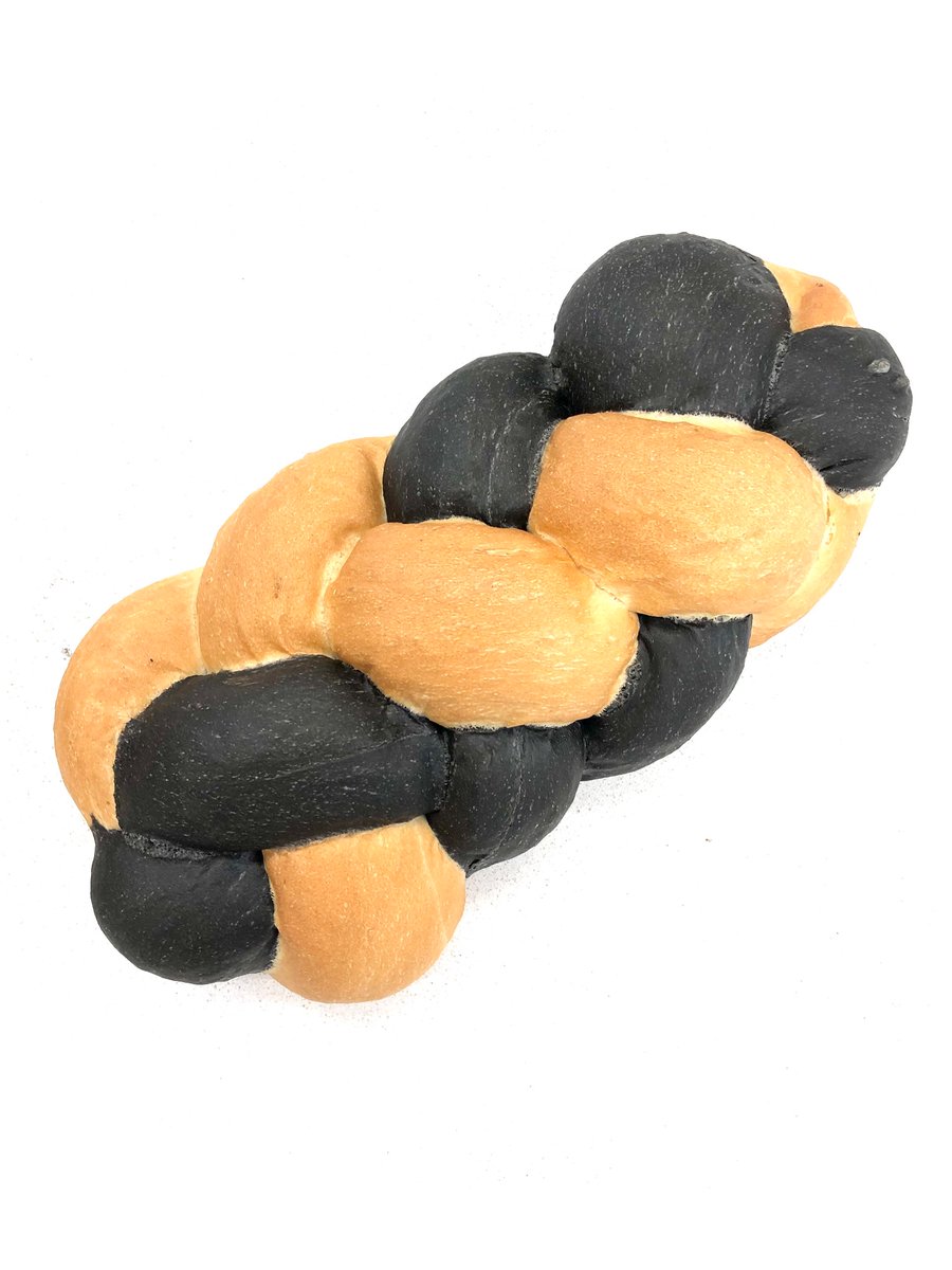 hannahkokoschka's tweet image. #veganhour @veganhour a recent plaited/twisted #bread based on the French brioche #loaves so softer and #plantbased