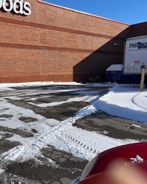 MokenaLotClean's tweet photo. Don’t take our word for it — the photos tell the story.
#curbappeal #parkinglotmaintenance #walkwaymaintance #sidewalksweeping #propertyupkeep #groundsmaintenance #propertymanagementservices #littercleanup #portering #outdoormaintenance https://t.co/l9hQSa1C8Q
