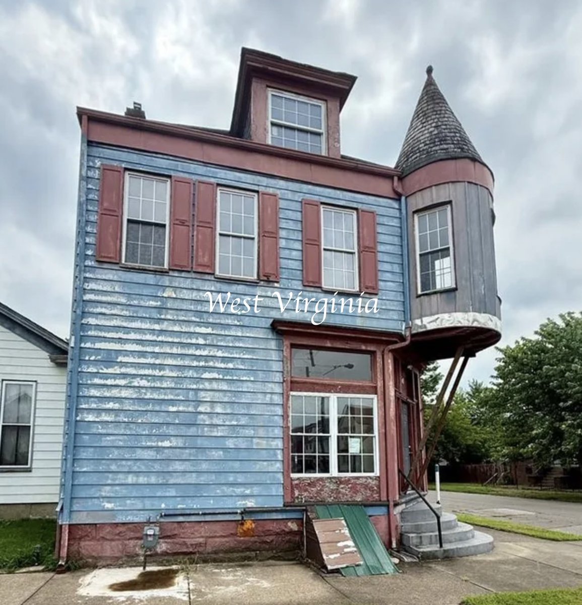 oldhouseunder50's tweet image. c.1890 Three Bedroom #WestVirginia #Storefront With #Apartment $59K. 
oldhousesunder50k.com/c-1890-three-b…
