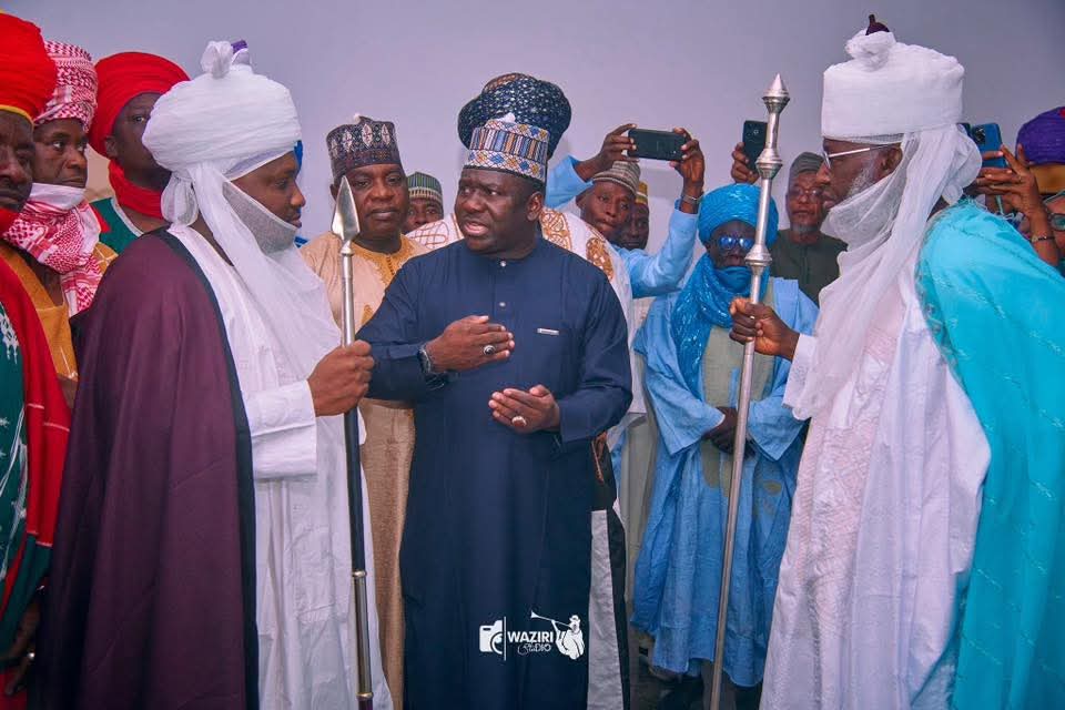 Hadejia_Emirate's tweet photo. Mai Martaba Sarkin  Hadejia Alhaji Dr. Adamu Abubakar Maje CON ya halarci Lakca ta Farko da aka shirya don Girmama Marigayi Martaba Sarkin Dutse Alh. (Dr.) Nuhu Muhammad Sanusi, CON, wadda Kwamishinan Yaɗa Labarai na Jihar Jigawa Hon. Sagiru Musa Ahmed ya shiryata. https://t.co/dVmuwVVcqW