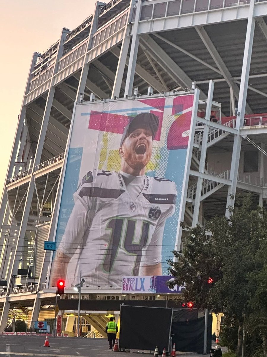 Levi stadium FINALLY looking like a proper football venue.